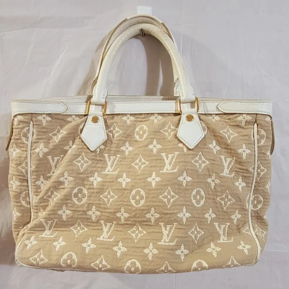 Authentic Louis Vuitton Monogram Blanc Sabbia MM - Picture 2 of 16